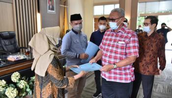 Bupati Acep Serahkan Dana BOP PAUD dan Pendidikan Kesetaraan Tahap 2 TA 2021