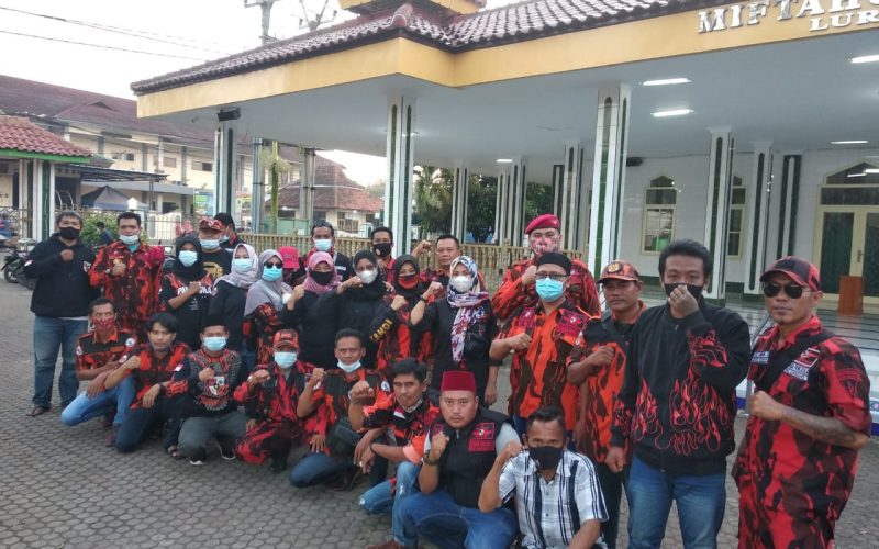 PAC Pemuda Pancasila Kecamatan Luragung Gelar Sedekah Jumat Berbagi