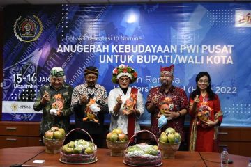 Penampilan Bupati Nina Agustina Memukau Dewan Juri Anugerah Kebudayaan PWI Pusat