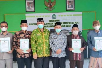 Kemenag Kuningan Gelar Pembinaan, Penyerahan SK dan Piagam Statistik Pesantren Pembaharuan Tahap 1