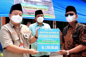 Kemenag Salurkan Rp2,35 M, Bantu Posko, Masjid, dan Musala Terdampak Gempa Pasaman Barat