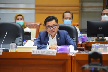 DPR Minta Tindak Tegas Biro Travel Haji yang Tak Sesuai Prosedur