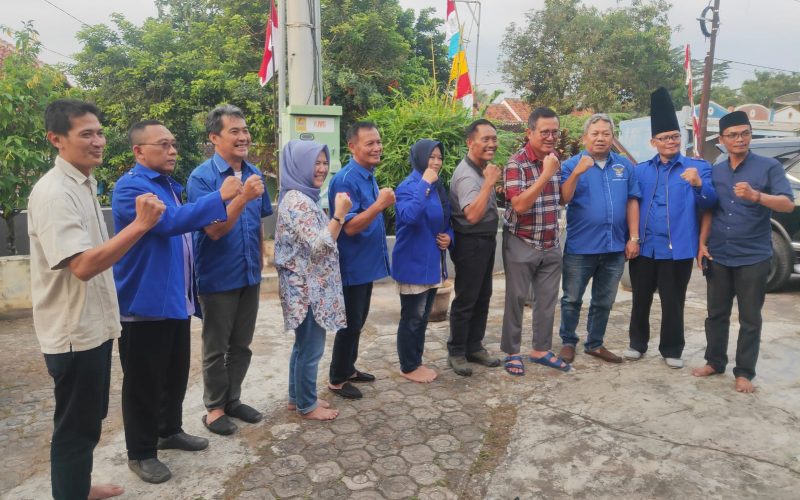 Anggota DPR RI Didi Irawadi Kunjungi Sejumlah Desa di Kuningan dan Berikan Bantuan