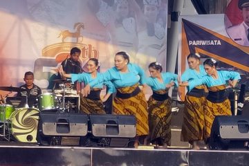 Keren! Siswi SMPN 1 Kuningan Tampil Memukau, Bawakan Tarian Ngudag Ciremai di Pameran Pembangunan