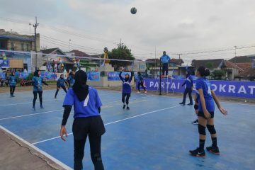 Tim Bola Voli Putri Kecamatan Cibeureum Juarai Tarkam AHY Cup Tingkat Kabupaten